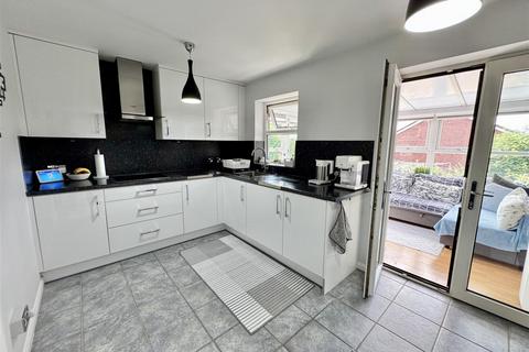 11 Beaulieu View, Mapplewell, Barnsley, S75 6FL