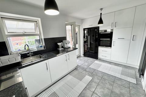 11 Beaulieu View, Mapplewell, Barnsley, S75 6FL