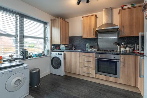 2 bedroom flat for sale, Coal Hill Lane, Leeds LS13