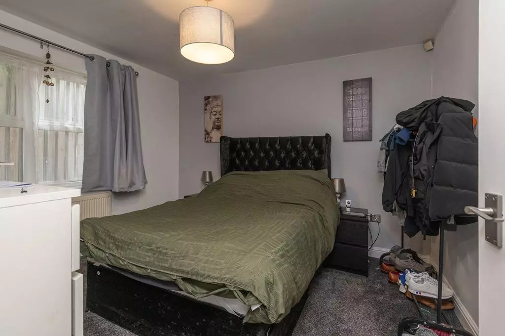 2 bedroom flat for sale - Photo 20