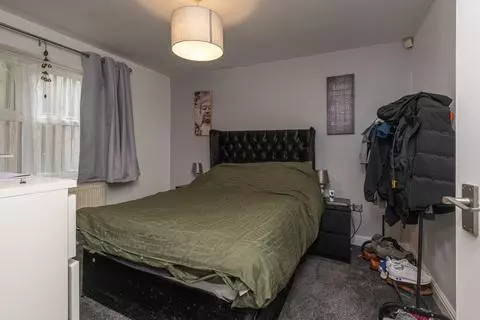 2 bedroom flat for sale - Photo 19