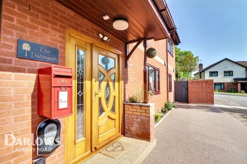 5 bedroom detached house to rent, Churchill Close, CARDIFF