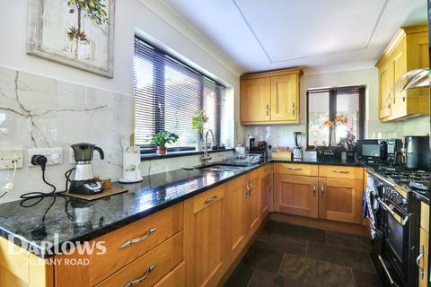 5 bedroom detached house to rent, Churchill Close, CARDIFF