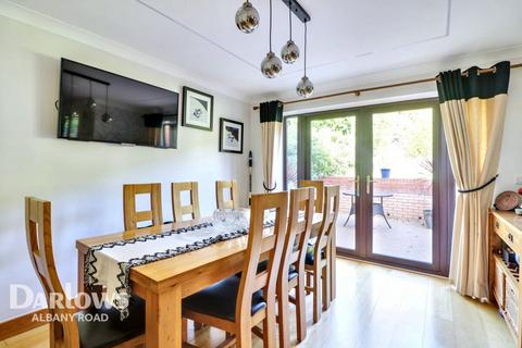 5 bedroom detached house to rent, Churchill Close, CARDIFF