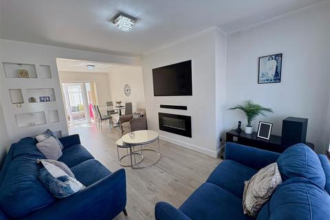 3 bedroom semi-detached house for sale, Ravenhill Drive, Codsall, Wolverhampton
