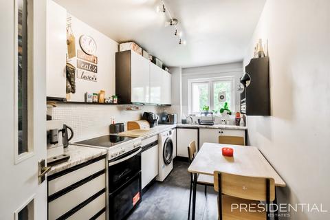 undefined, Chingford E4