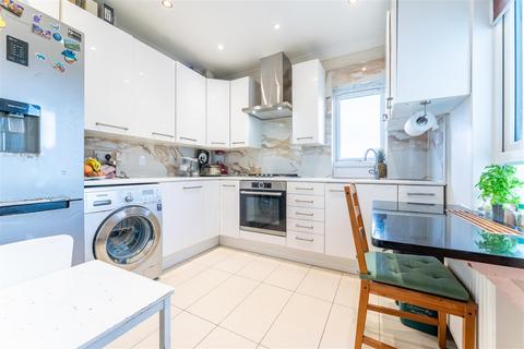 2 bedroom maisonette for sale, Browning Avenue, Hanwell