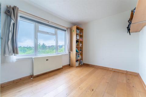 25a Browning Avenue, London, W7 1EW