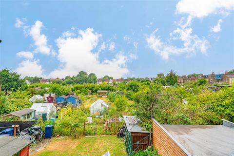 25a Browning Avenue, London, W7 1EW