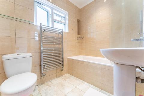 25a Browning Avenue, London, W7 1EW