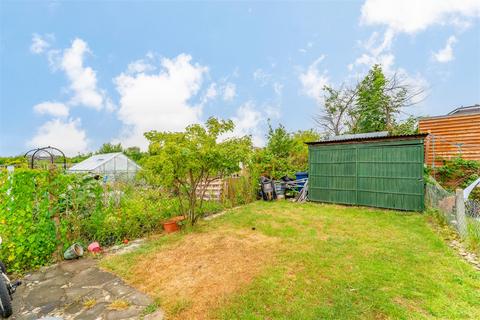 25a Browning Avenue, London, W7 1EW