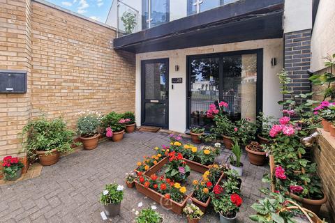 3 bedroom detached house for sale, Farnan Avenue, Walthamstow, E17 4NG