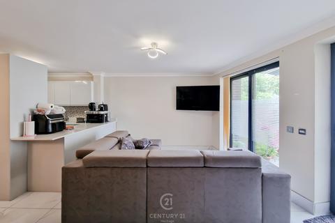 3 bedroom detached house for sale, Farnan Avenue, Walthamstow, E17 4NG