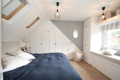 4 bedroom detached house for sale, Woking GU22