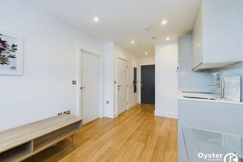 1 bedroom flat to rent, South Street, Papermill House, RM1