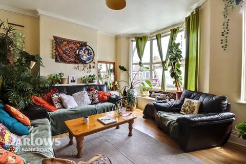 3 bedroom flat for sale, Albany Road, Cardiff