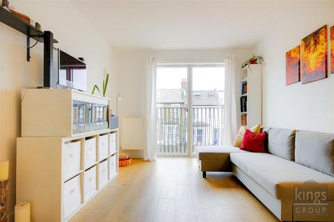 1 bedroom flat for sale, Gainsford Road, London