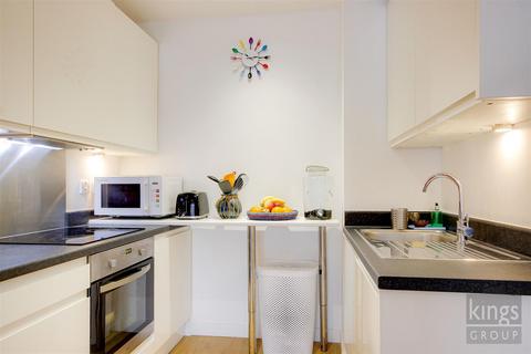1 bedroom flat for sale, Gainsford Road, London