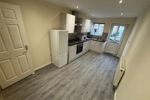 2 bedroom terraced house to rent, Victoria Street, Darfield