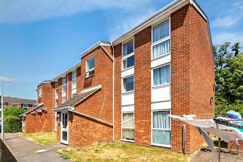 2 bedroom flat for sale, Flat 12, Earls Court, The Mall, Dunstable LU5 4LB