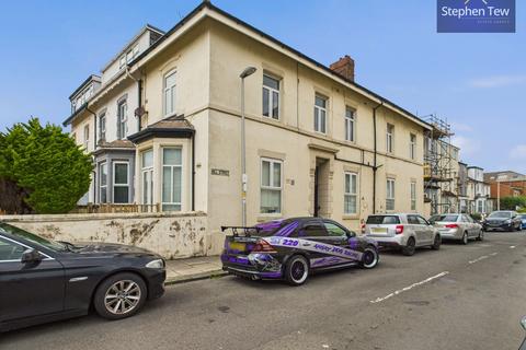 5 bedroom end of terrace house for sale, Dean Street, Blackpool, FY4