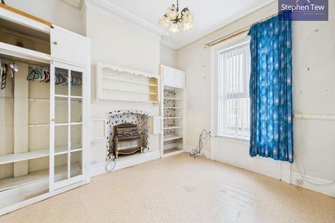 5 bedroom end of terrace house for sale, Dean Street, Blackpool, FY4