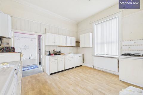 5 bedroom end of terrace house for sale, Dean Street, Blackpool, FY4