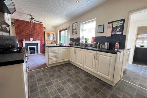 4 bedroom end of terrace house for sale, Kenilworth Gardens, Seven Kings