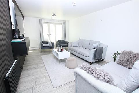 6 bedroom terraced house for sale, Knot Tiers Drive, Upton