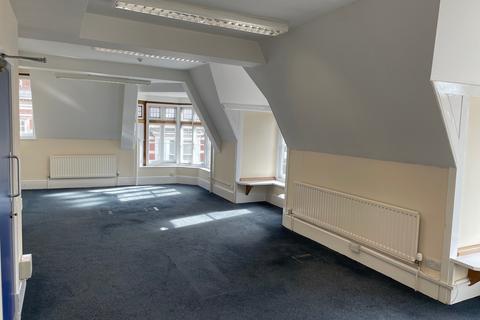 Office to rent, 30-32 St Thomas St Winchester SO23 9HJ