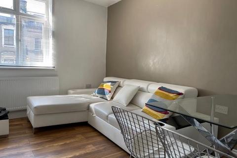 2 bedroom apartment to rent, Bethnal Green Road, London