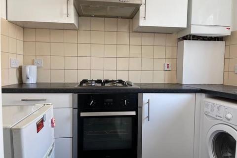 2 bedroom apartment to rent, Bethnal Green Road, London