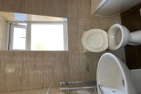 2 bedroom apartment to rent, Bethnal Green Road, London