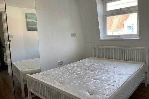 2 bedroom apartment to rent, Bethnal Green Road, London
