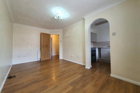 1 bedroom flat to rent, Cross Road, Chadwell Heath RM6