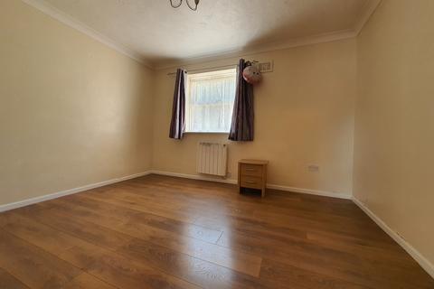 1 bedroom flat to rent, Cross Road, Chadwell Heath RM6