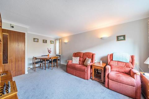 1 bedroom retirement property for sale, Woking,  Surrey,  GU22