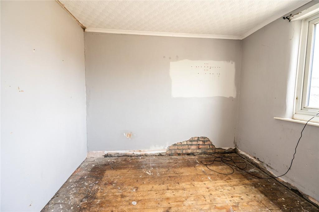 Bedroom 2 (2)