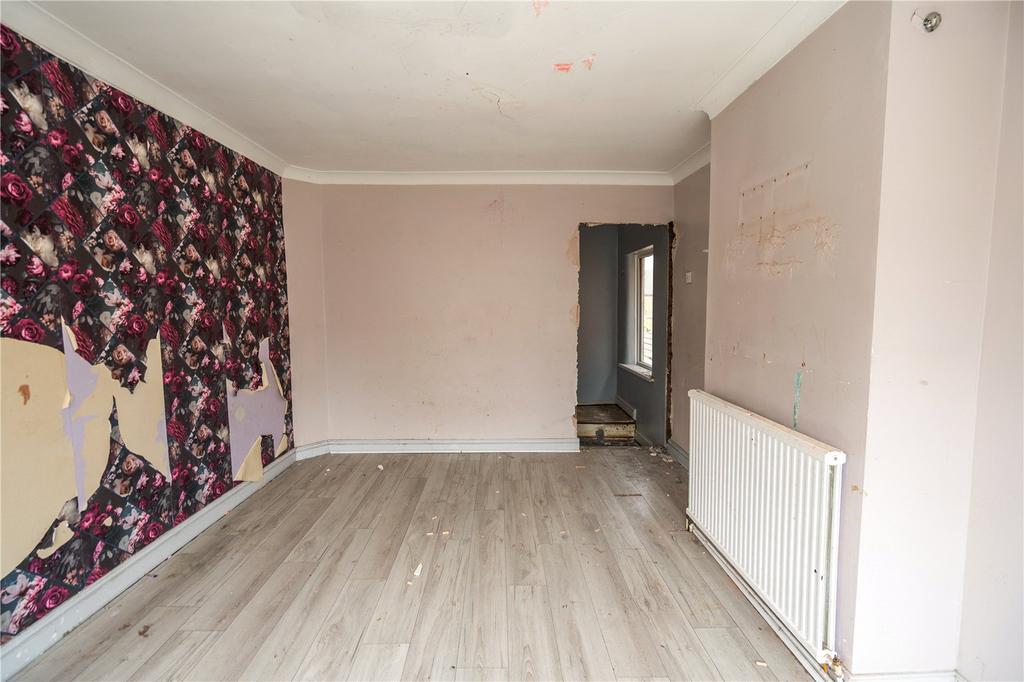 Bedroom 1 (2)