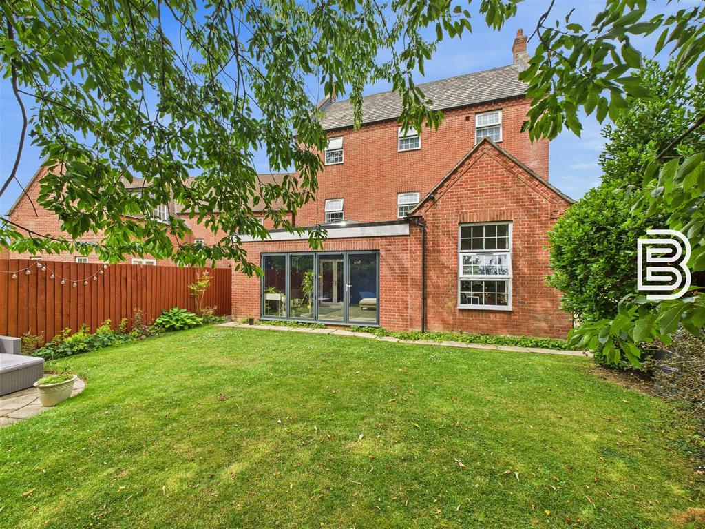 Rear Garden (1).jpg