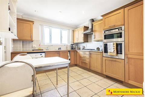 3 bedroom apartment for sale, Green Dragon Lane, London