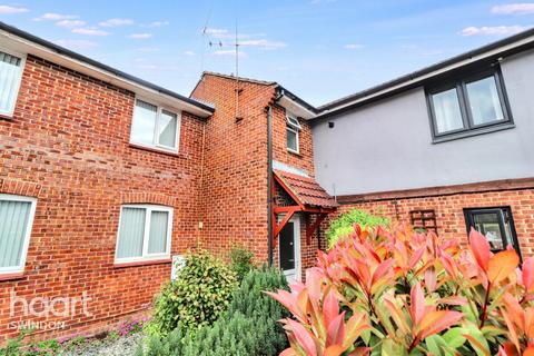4 bedroom terraced house to rent, Bradenham Road, SWINDON