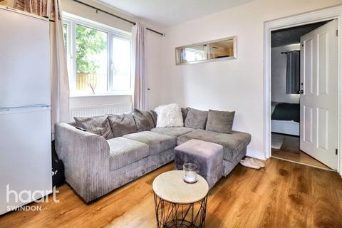 4 bedroom terraced house to rent, Bradenham Road, SWINDON