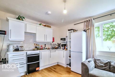 4 bedroom terraced house to rent, Bradenham Road, SWINDON
