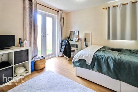 4 bedroom terraced house to rent, Bradenham Road, SWINDON