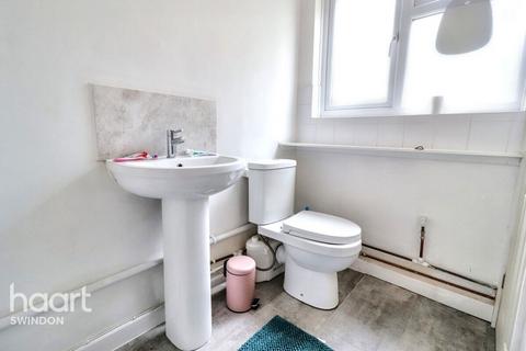 4 bedroom terraced house to rent, Bradenham Road, SWINDON