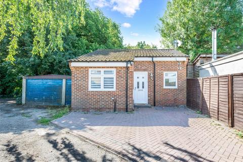 1 bedroom detached bungalow for sale, Rollesby Road, Chessington