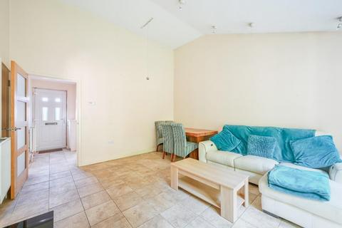 1 bedroom detached bungalow for sale, Rollesby Road, Chessington