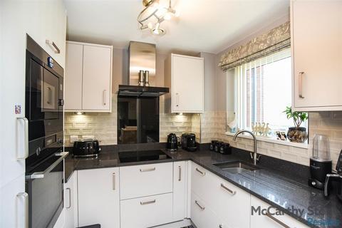 2 bedroom apartment for sale, Humphrey Court, The Oval, Stafford, ST17 4SD