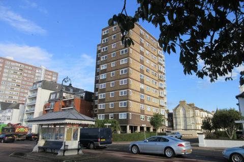 2 bedroom flat to rent, Westward Ho, Westcliff Parade